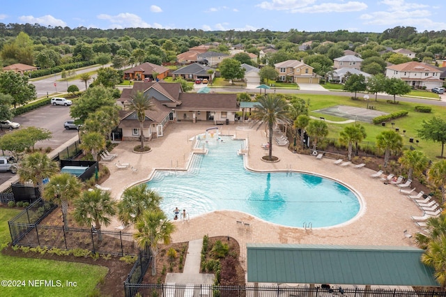 view of swimming pool