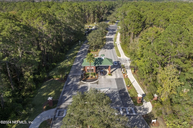 birds eye view of property featuring a wooded view