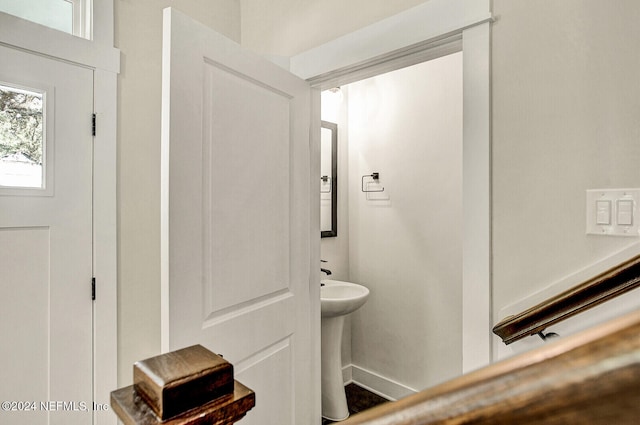 bathroom featuring sink