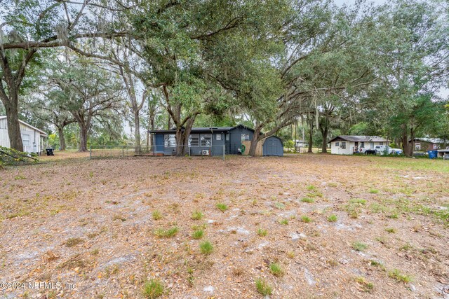 view of yard with a storage shed