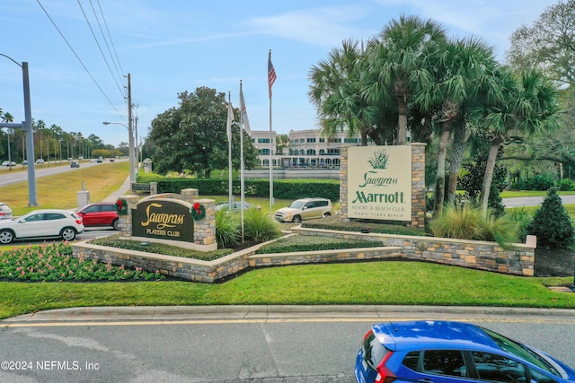 community sign with a lawn