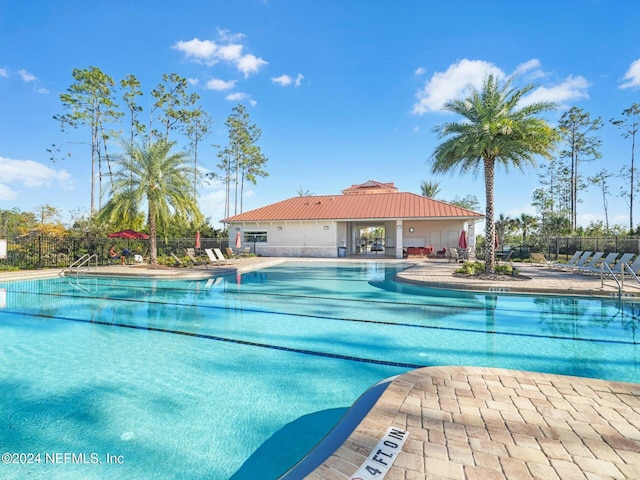 view of swimming pool