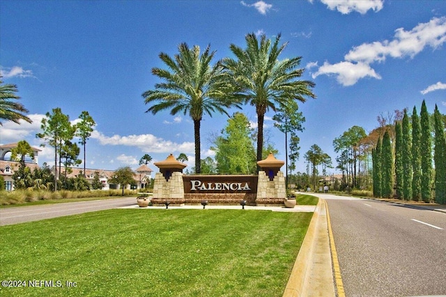 community sign with a yard