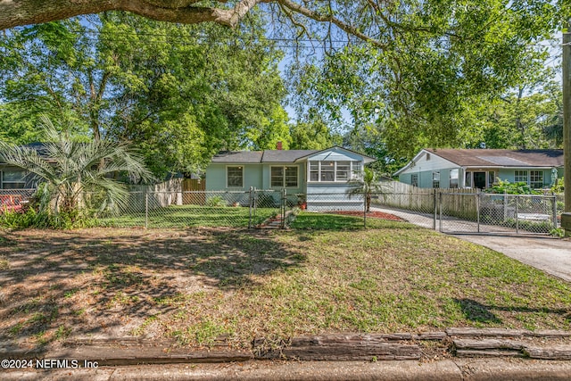 single story home with a front yard