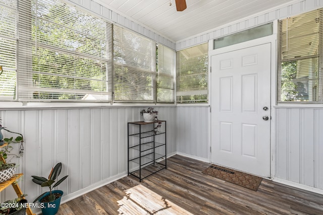 sunroom / solarium featuring ceiling fan