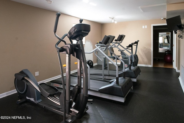 5375 Ortega Farms Blvd Unit 614, Jacksonville, FL 32210 - workout area with baseboards