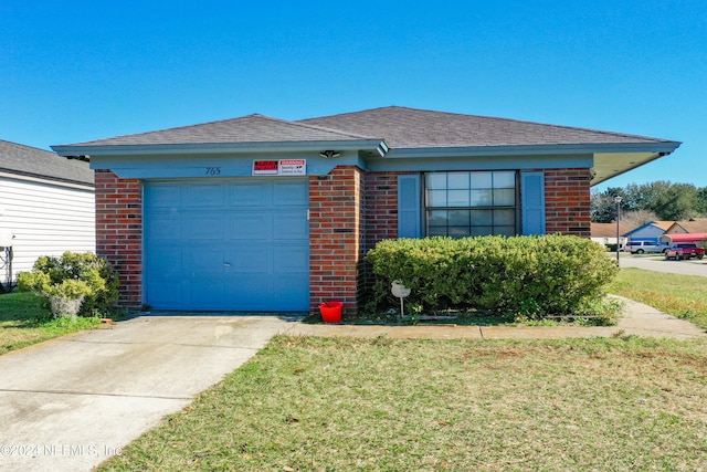 view of front of property featuring a garage and a front yard