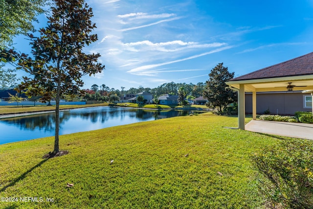 view of yard featuring a water view