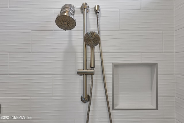 details featuring tiled shower