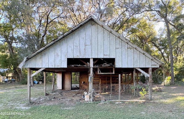 view of outdoor structure