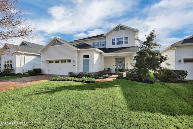 view of front facade featuring a front yard and a garage