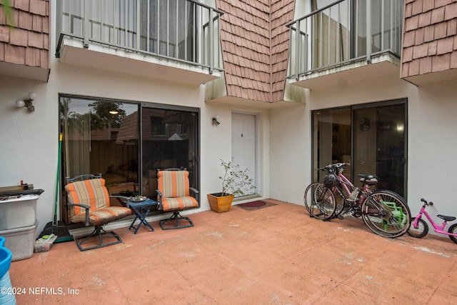 2975 SW Sunset Trace Cir Unit 2975, Palm City, FL 34990 - view of patio / terrace with a balcony