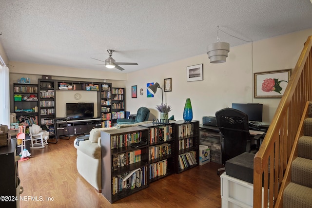 2975 SW Sunset Trace Cir Unit 2975, Palm City, FL 34990 - living room with ceiling fan, wood-type flooring, and a textured ceiling