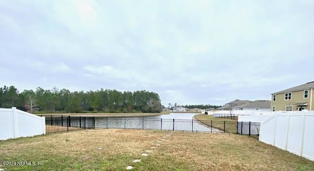 view of yard featuring a water view