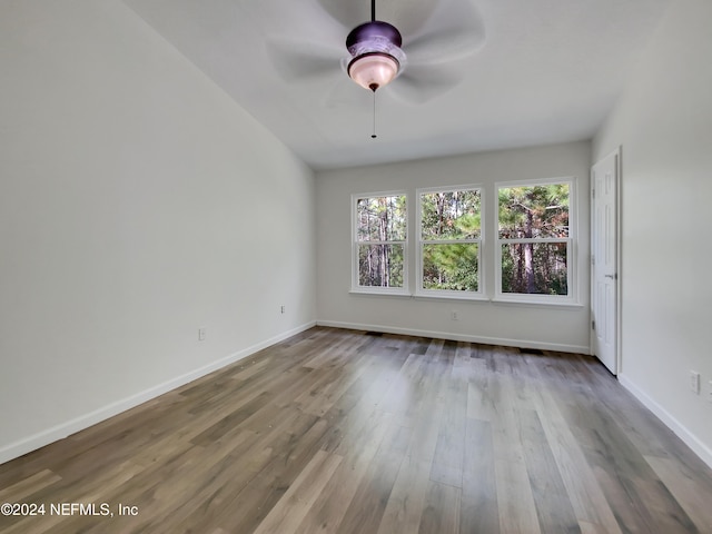 empty room featuring light hardwood / wood-style floors and ceiling fan