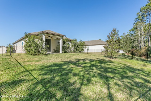 view of yard with ceiling fan