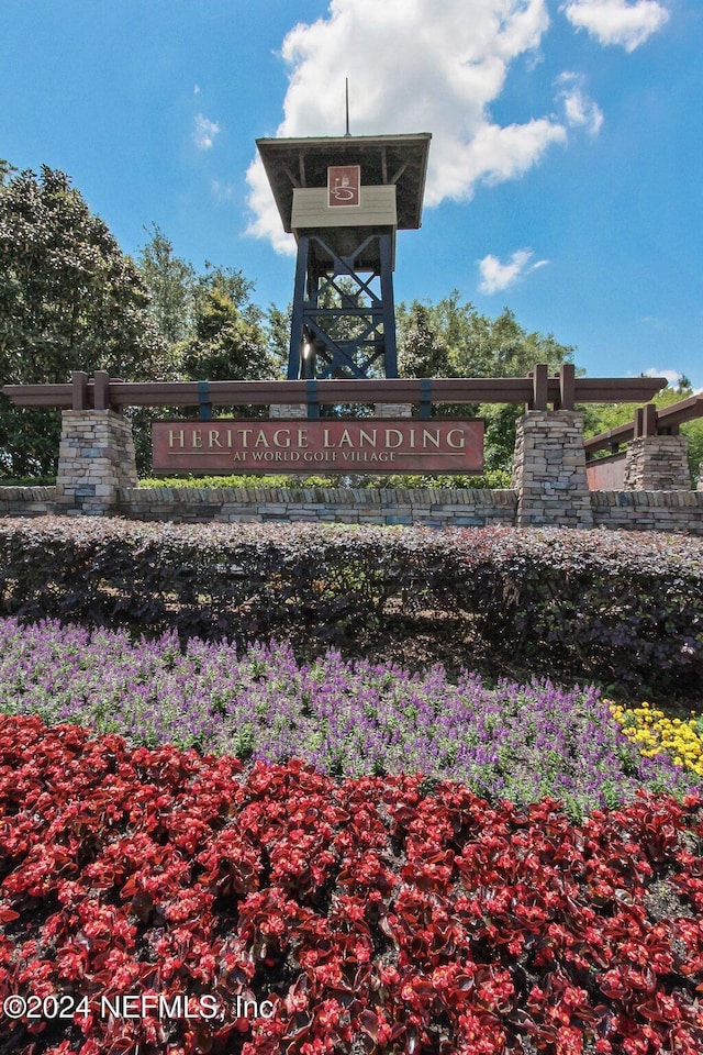 view of community / neighborhood sign