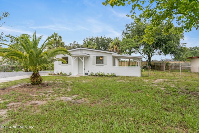 ranch-style house featuring a front lawn