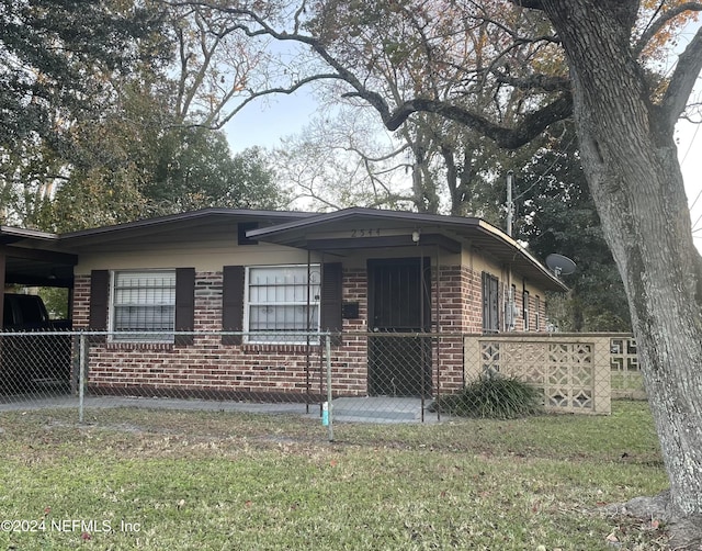 view of front of house with a front yard