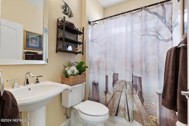 bathroom featuring toilet and sink