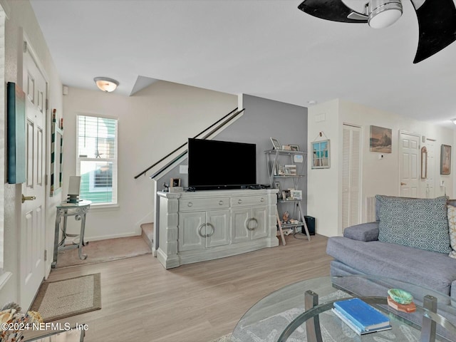 living room featuring light wood-type flooring and ceiling fan