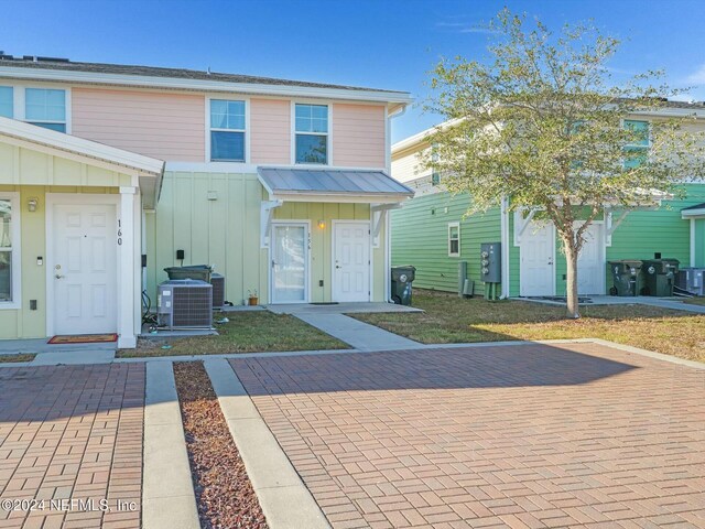 156 Sandy Beach Ln, Atlantic Beach, FL 32233 - view of front facade with board and batten siding