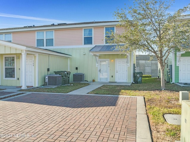 156 Sandy Beach Ln, Atlantic Beach, FL 32233 - rear view of house with board and batten siding