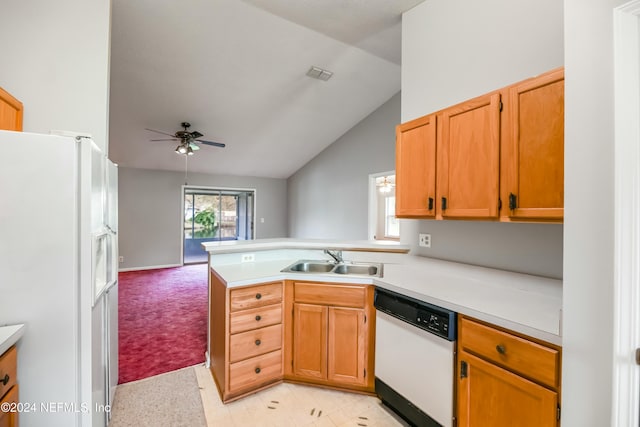 kitchen featuring ceiling fan, sink, kitchen peninsula, lofted ceiling, and white appliances