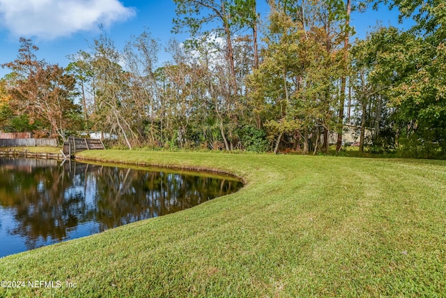 view of yard featuring a water view