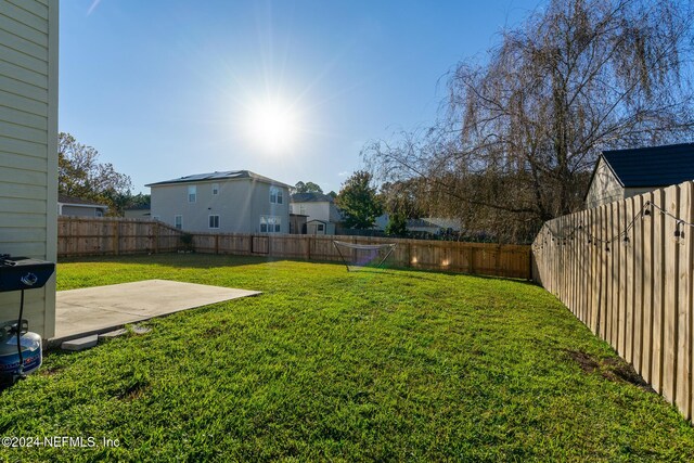 view of yard featuring a patio