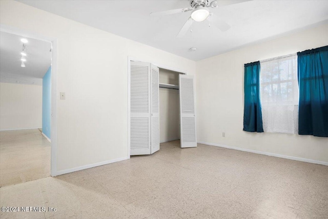 unfurnished bedroom featuring ceiling fan and a closet