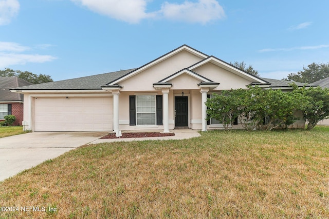 view of front facade featuring a garage and a front lawn