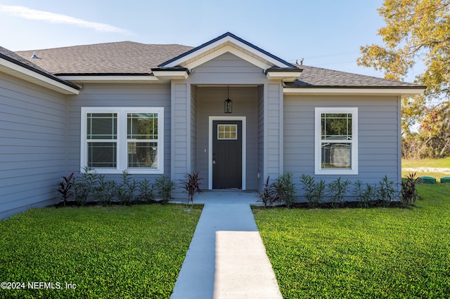 view of front of house featuring a front yard