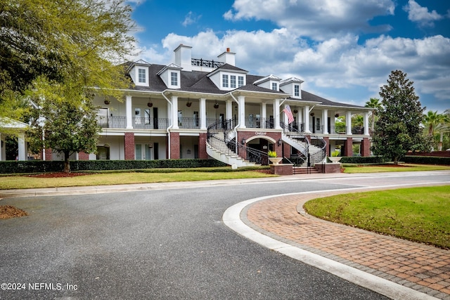 view of front of home featuring a porch and a front lawn