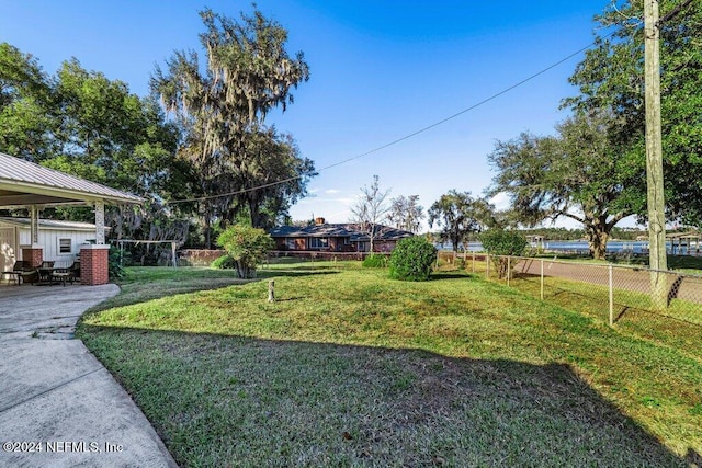 view of yard featuring a patio