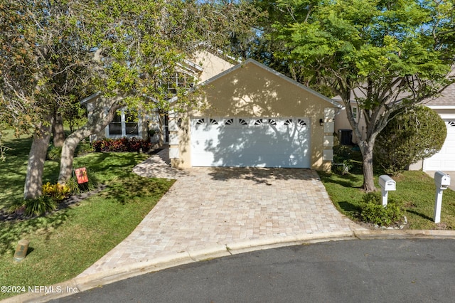 view of front facade featuring a garage