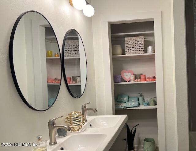 bathroom featuring sink