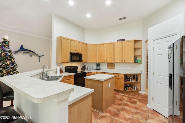 kitchen featuring a breakfast bar, a center island, black appliances, sink, and kitchen peninsula