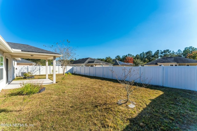 view of yard featuring a patio area