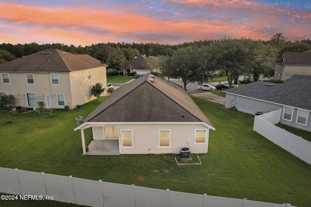 view of aerial view at dusk