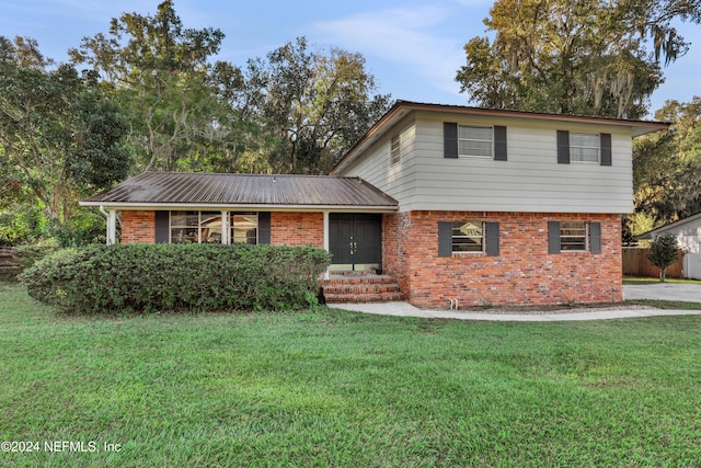 tri-level home featuring a front lawn