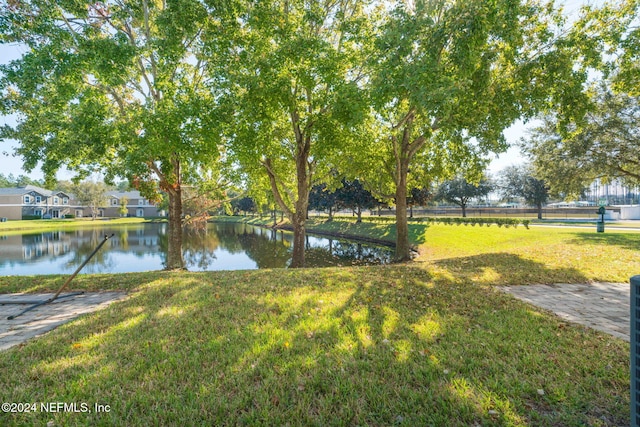 view of yard featuring a water view