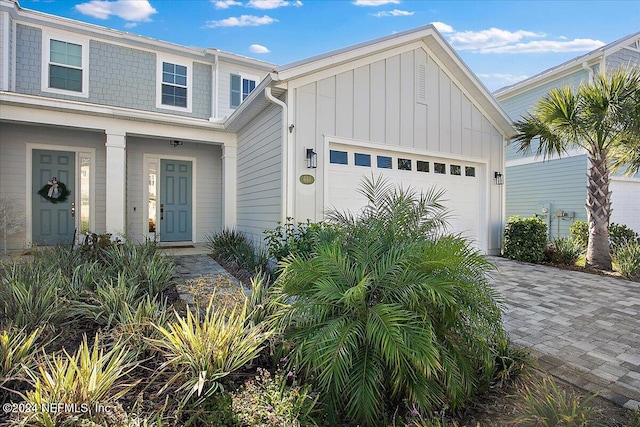 view of front facade with a garage