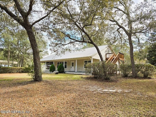 view of front of house with a front yard