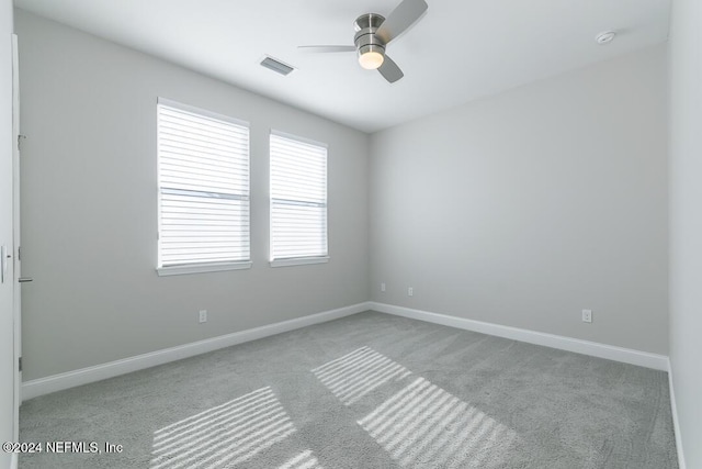 carpeted empty room featuring ceiling fan