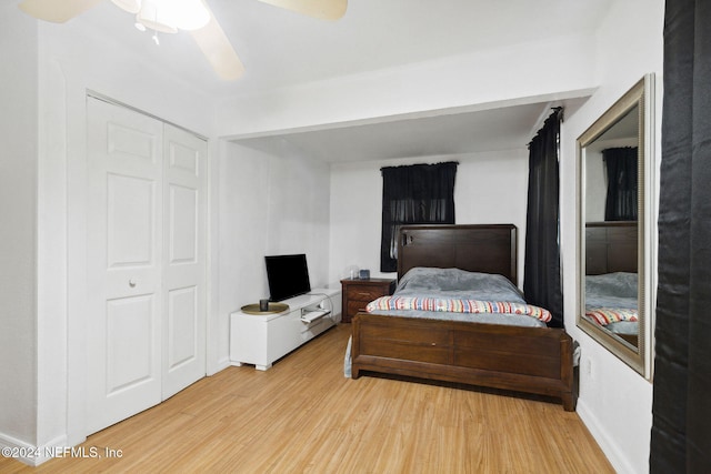 bedroom featuring ceiling fan, light hardwood / wood-style floors, and a closet