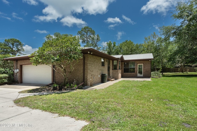 view of front of property featuring a front lawn and a garage