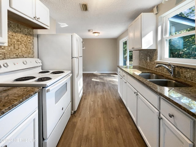 kitchen featuring tasteful backsplash, electric stove, sink, and white cabinets