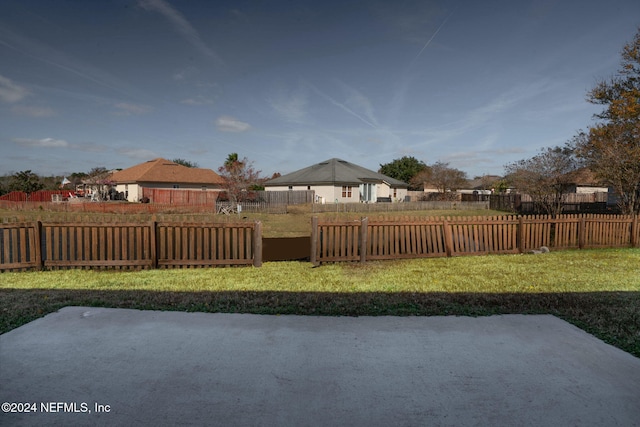 view of yard featuring a patio