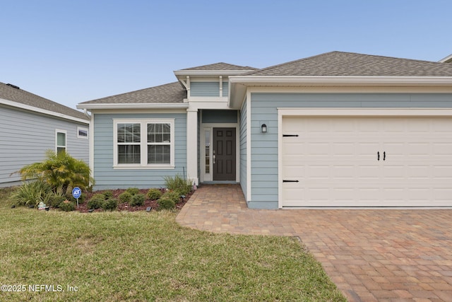 view of front facade featuring a garage and a front lawn